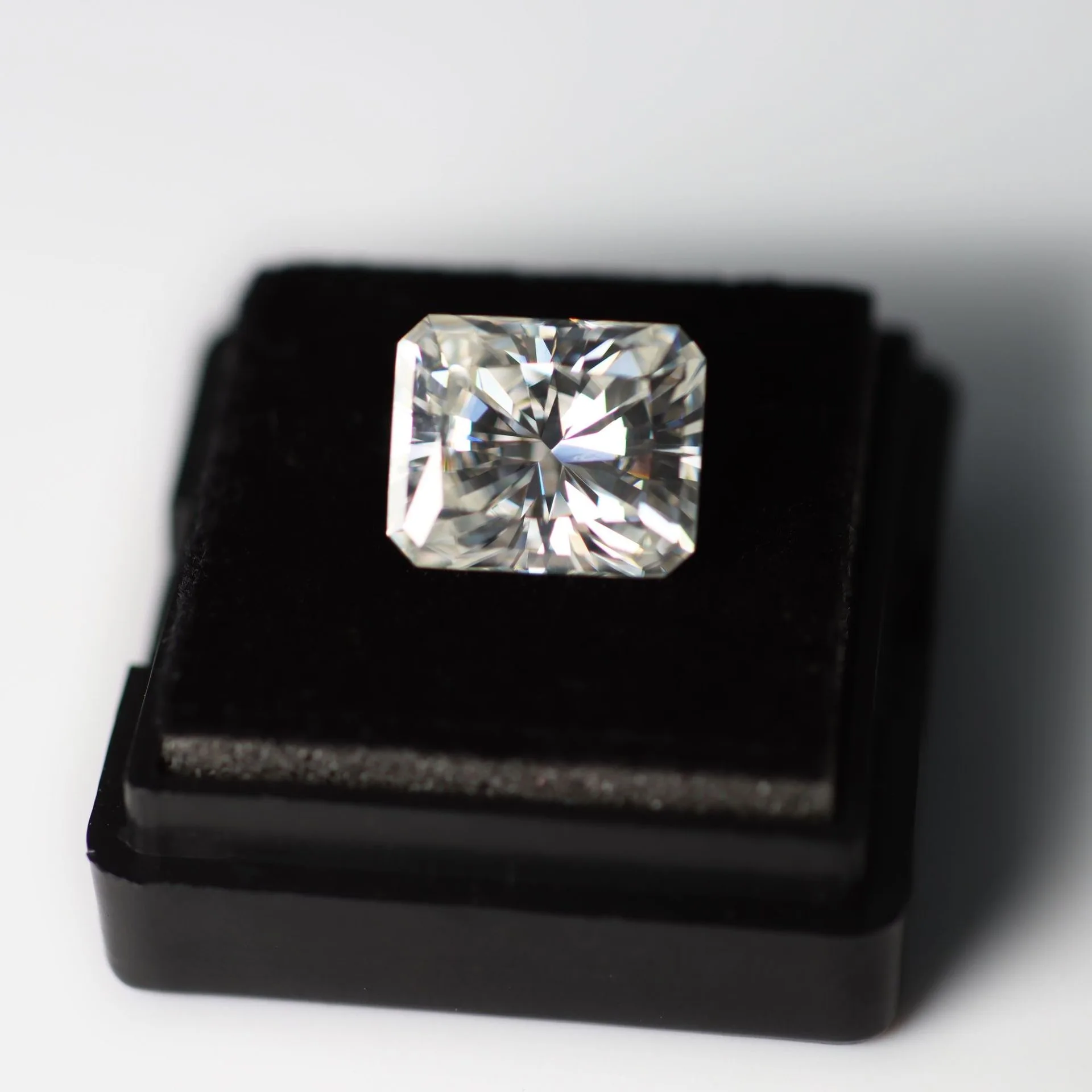 

1 шт./лот, цвет сияющей огранки, белый муассанит 3X5 мм-10x14 мм, искусственный драгоценный камень