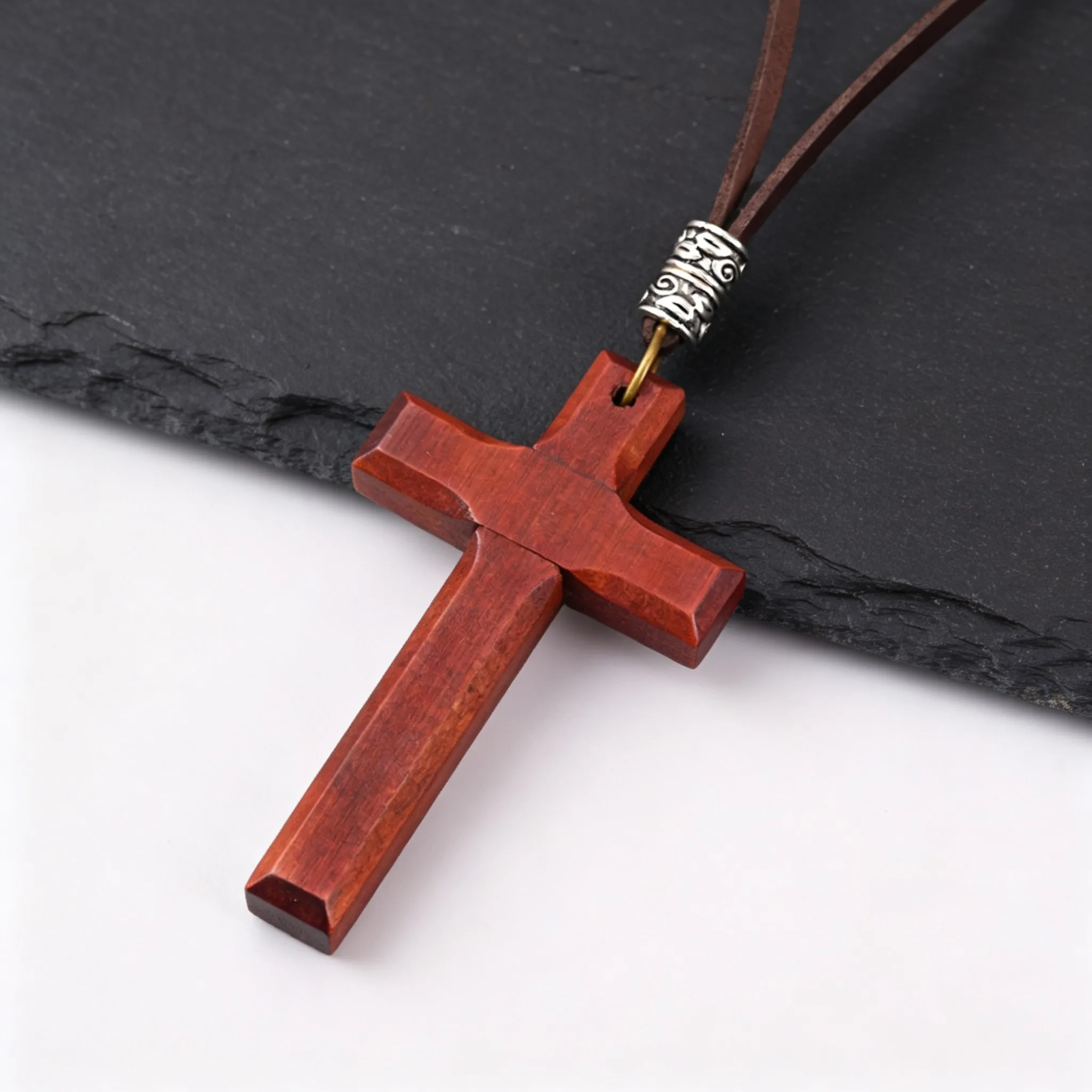 Große Holzkreuz-Halskette für Männer, Katholisches Kreuz Jesus Christus Langes Anhänger-Collier, Glaubens- und Gebetsreligiöser Schmuck – Detail 3