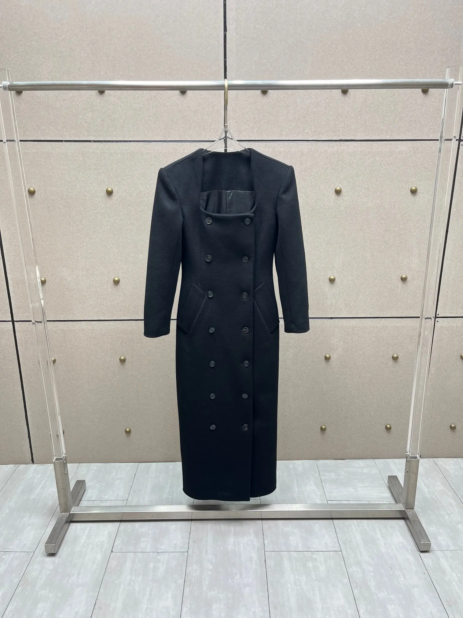 معطف طويل من الصوف مزدوج الصدر باللون الأسود صورة ظلية منظمة بقصة ضيقة معطف صوف طويل للنساء وصل حديثًا لشتاء 2025