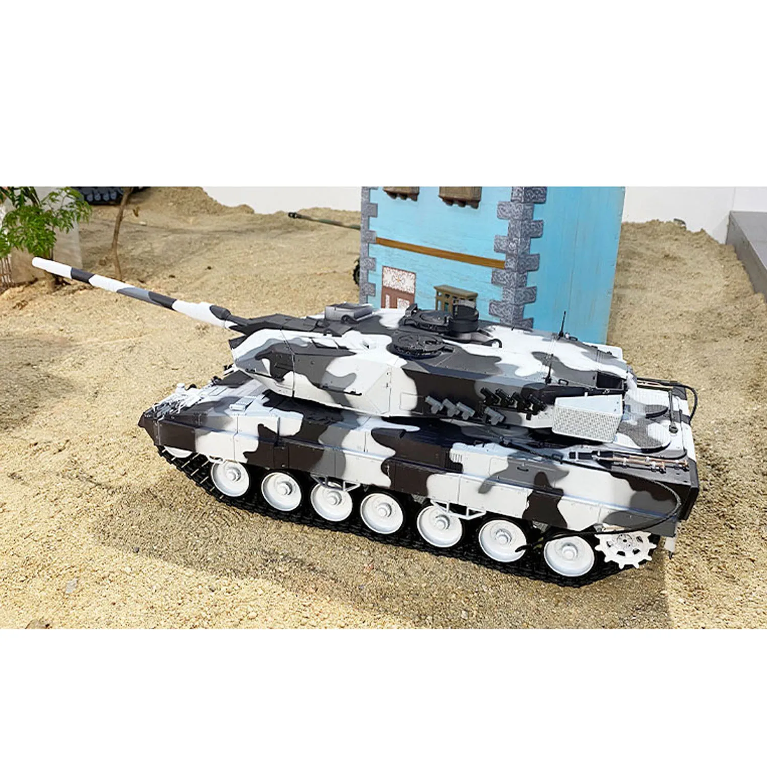 

2,4G Henglong 1/16 7,0 Leopard2A6 RC Tank 3889, металлическая коробка передач, подвесные стержни BB IR Barrel, откатный звук, курительный светильник, батарея