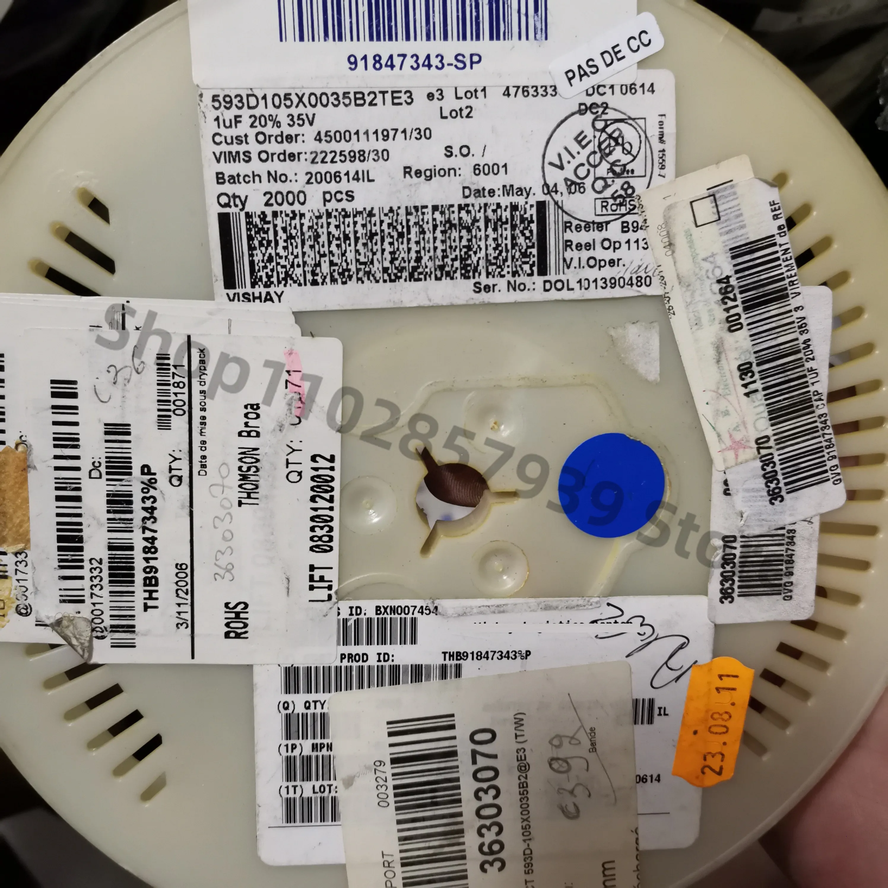 593D105X0035B2TE3 1411 1uF ±20% 35V 2Ω 50 pièces/lot Original en stock, livraison gratuite