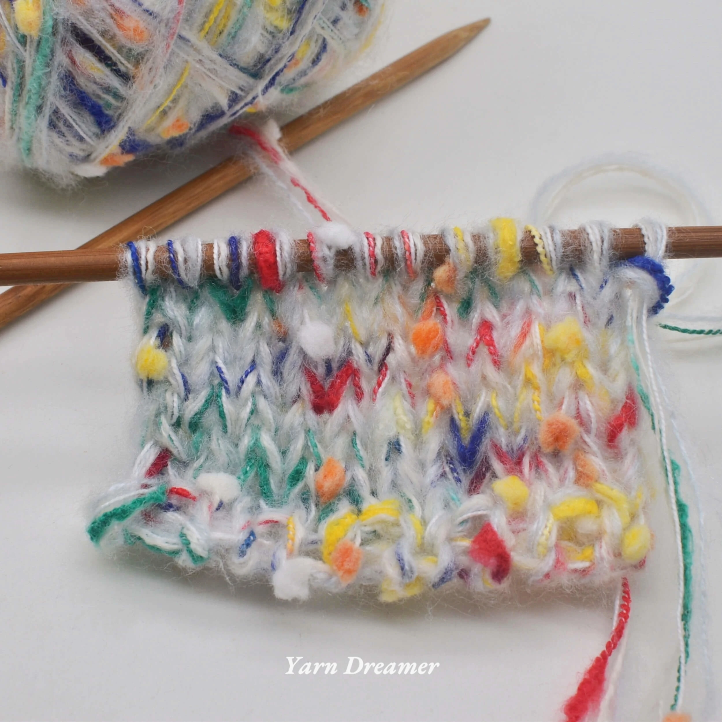 

Multicolored Fluffy Yarn for Crochet Scarf Rainbow Thick Knitting Yarn Acrylic Wool Yarns for Knitting and Crochet accessories