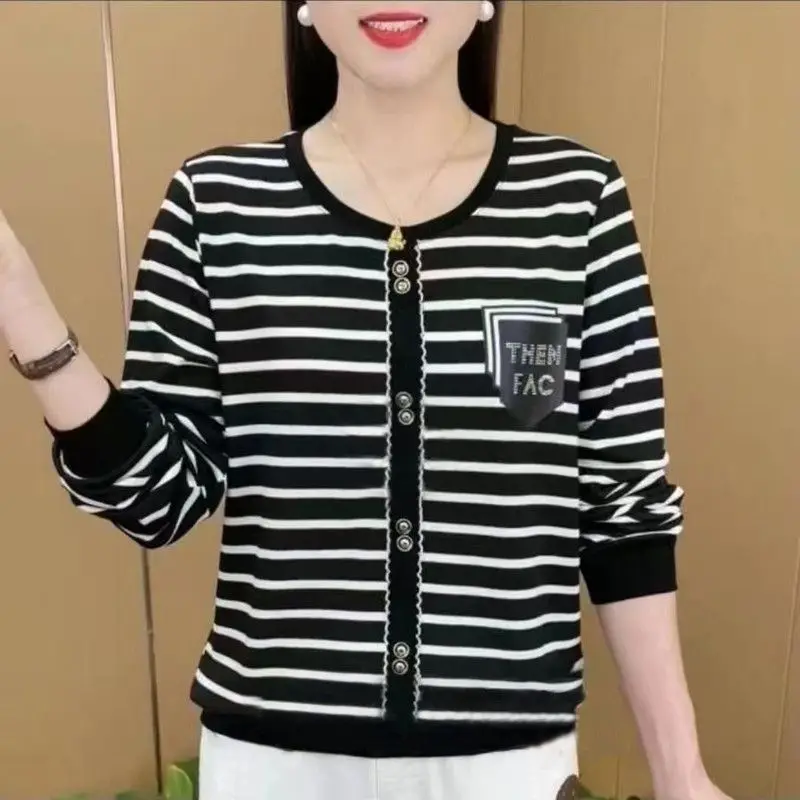 

Women's Striped Long-sleeved T-shirt Spring Autumn Round Neck Loose Top Button Loose Casual Vintage Pullovers