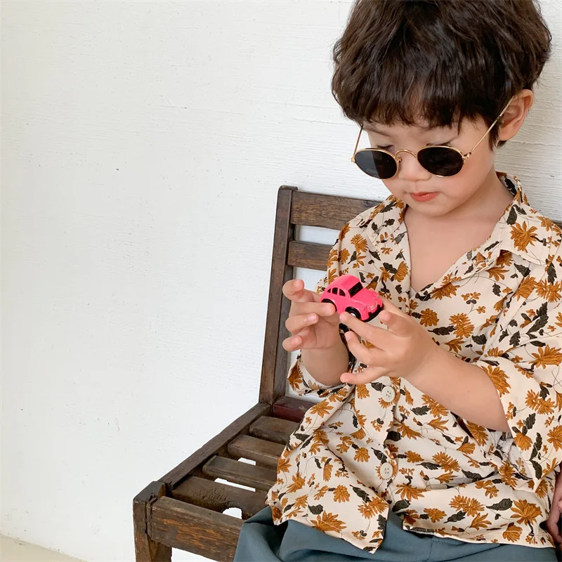 Summer new children's chiffon floral short sleeved shirt, small and medium-sized children's forest style Hong Kong style shirt