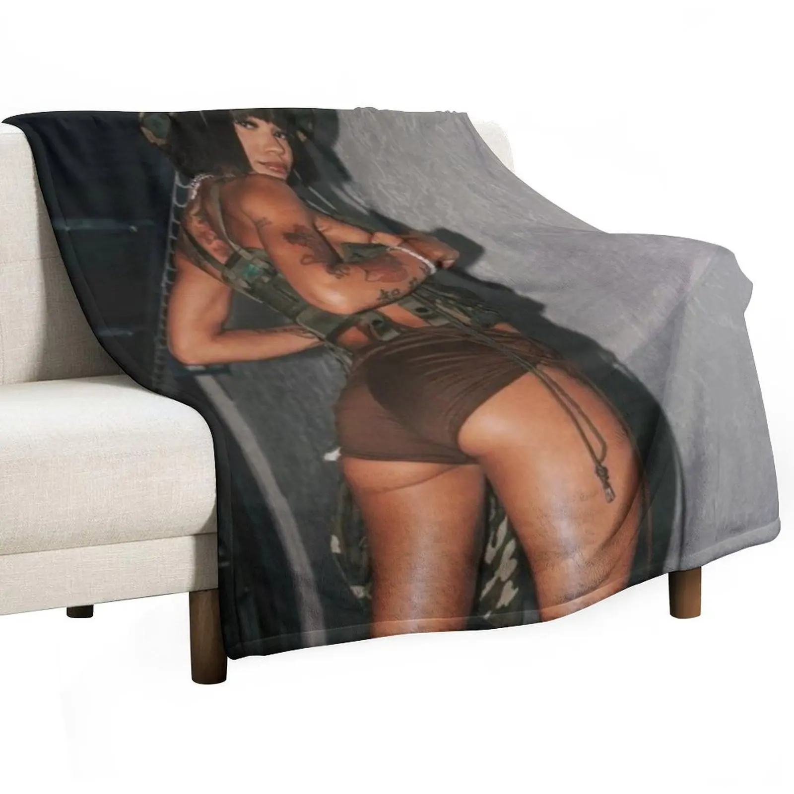 Coi Leray Throw Bla…