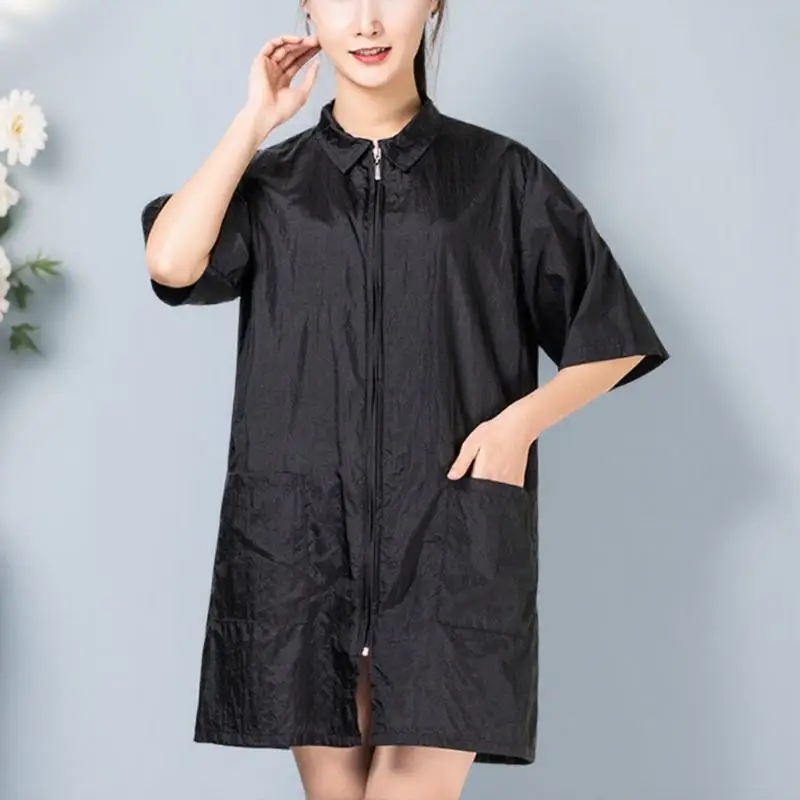 ผ้าคลุมกันน้ำสำหรับทำสีผม 1 ชิ้น สำหรับร้านทำผม ผ้ากันเปื้อนระบายอากาศพร้อมกระเป๋า สำหรับครัวและช่างตัดผม