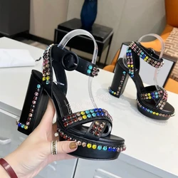 Sandali con strass colorati estivi nuovo arrivo donna cinturino alla caviglia fibbia tacco grosso punta tonda calzature scarpe da festa di moda