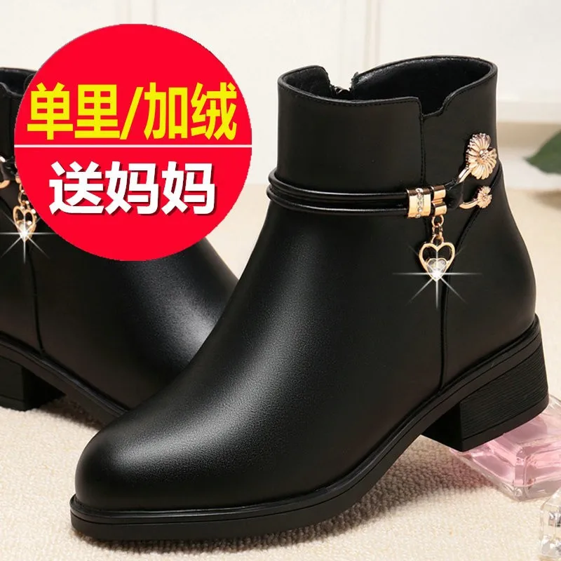 Women's cotton shoes 20025 winter velvet short boots  thick heels  flat bottomed cotton leather shoes