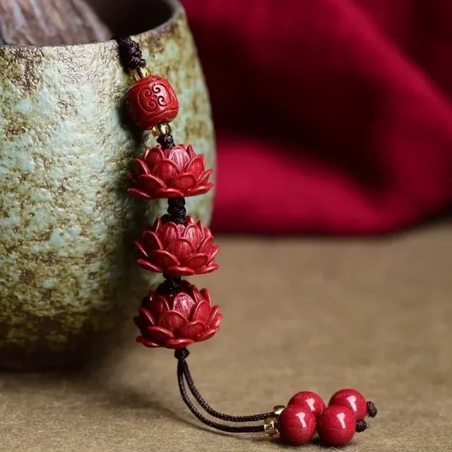 Spersonalizowany breloczek do kluczy Cinnabar Lotus Organic Jewellery Carved Fashion Chinese Natural Charm Gifts Amulet Bag Buckle Pendant Red
