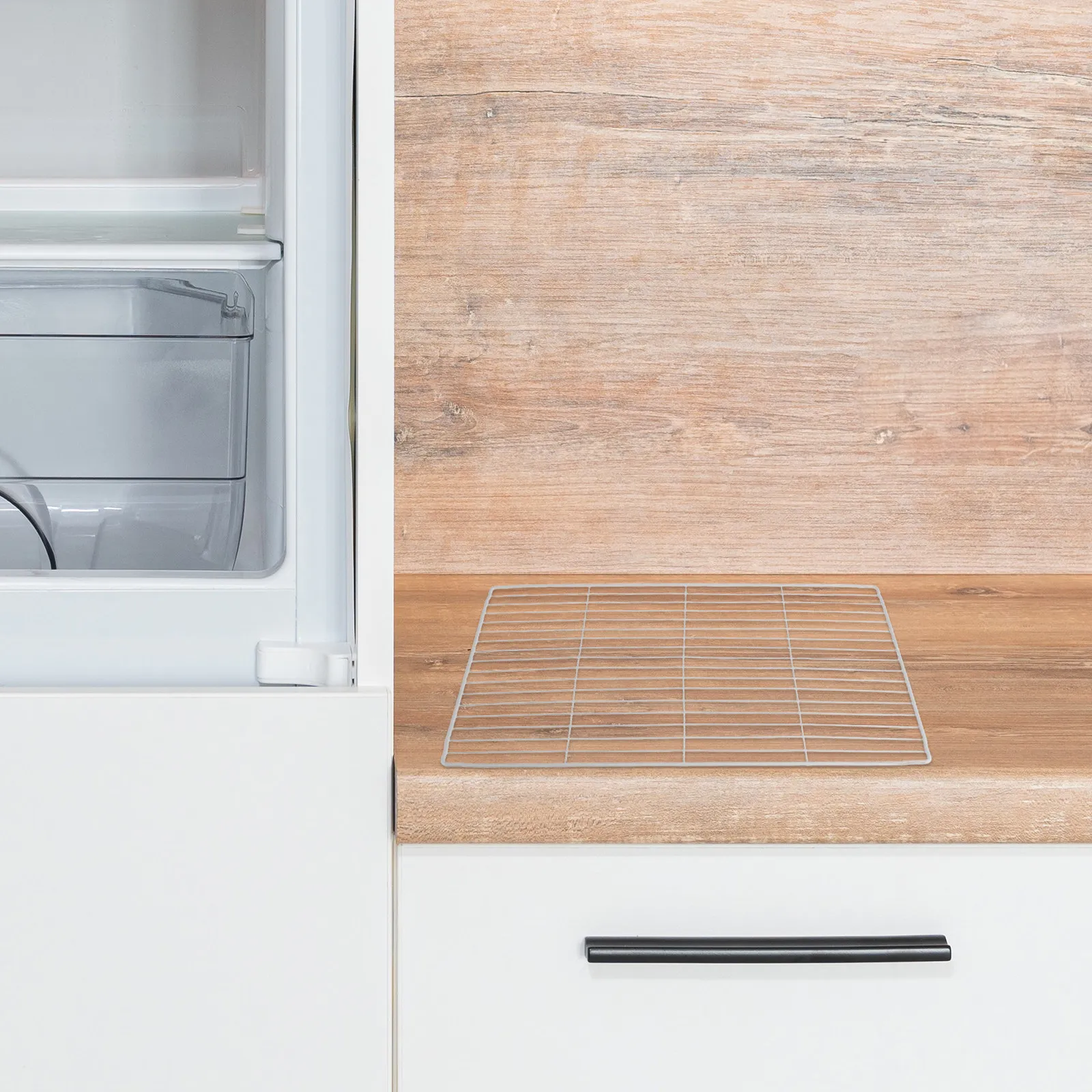 28x45 Inch Wire Freezer Shelf Divider Metal Grid Organizer for Ice Pops Food Separation Deep Freezer Refrigerator Space