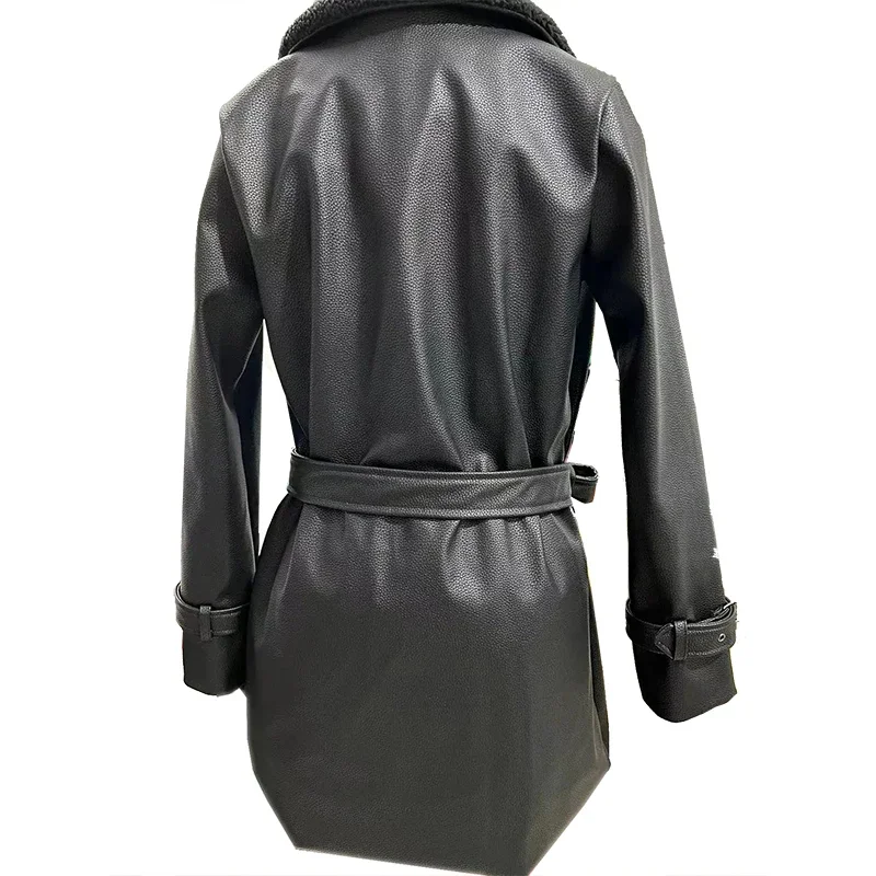 سترة جلدية نسائية ذات ياقة من الفرو متوسطة الطول على الطراز البريطاني سميكة موتو موشن ستريت طويل نمط مستقيم قطع معطف نسائي