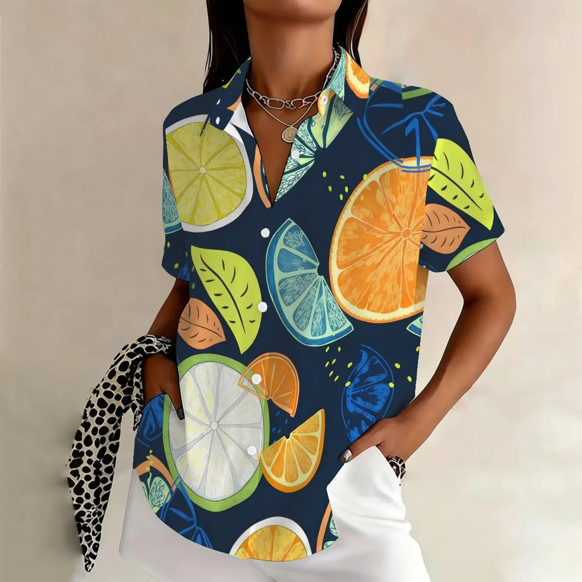 

Летняя женская рубашка с короткими рукавами, с принтами фруктов, яркая и оригинальная, идеально подходит для тематических вечеринок и стильных прогулок.