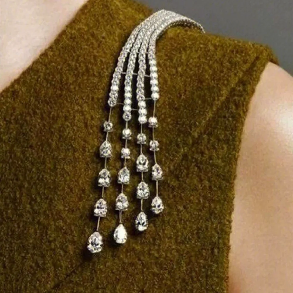 Elegant Crystal Meteor Shoulder Chain Light Luxury Shiny Long Tassel Brooch Exquisite Vintage Shoulder Flash Suit Accessories
