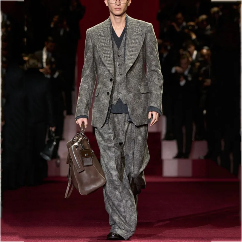 

High Quality Men Suit 3 Pieces Fashion Peaked Lapel Business Groom Wedding Suit Tuxedo Custom Business Office Formal Set