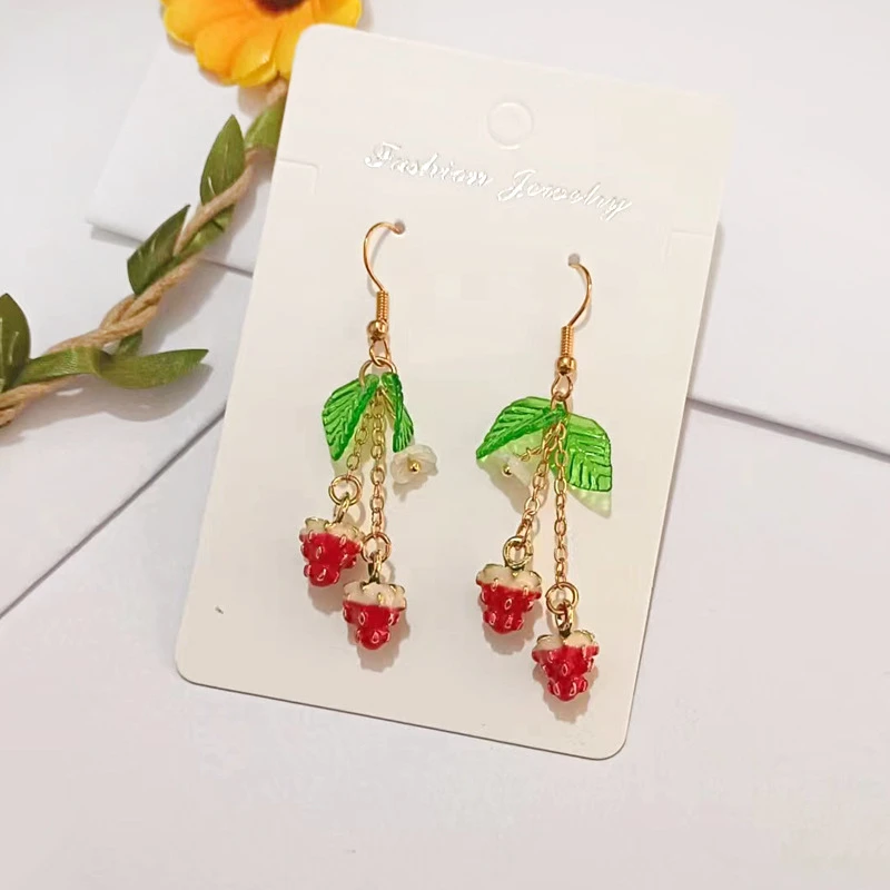 Hübsche kleine Himbeer-Ohrringe für Frauen, grüne Blätter, weiße Blume, rote Beeren-Frucht-Ohrringe, süße Verzierungen, Sommer-Schmuckgeschenk – Detail 7