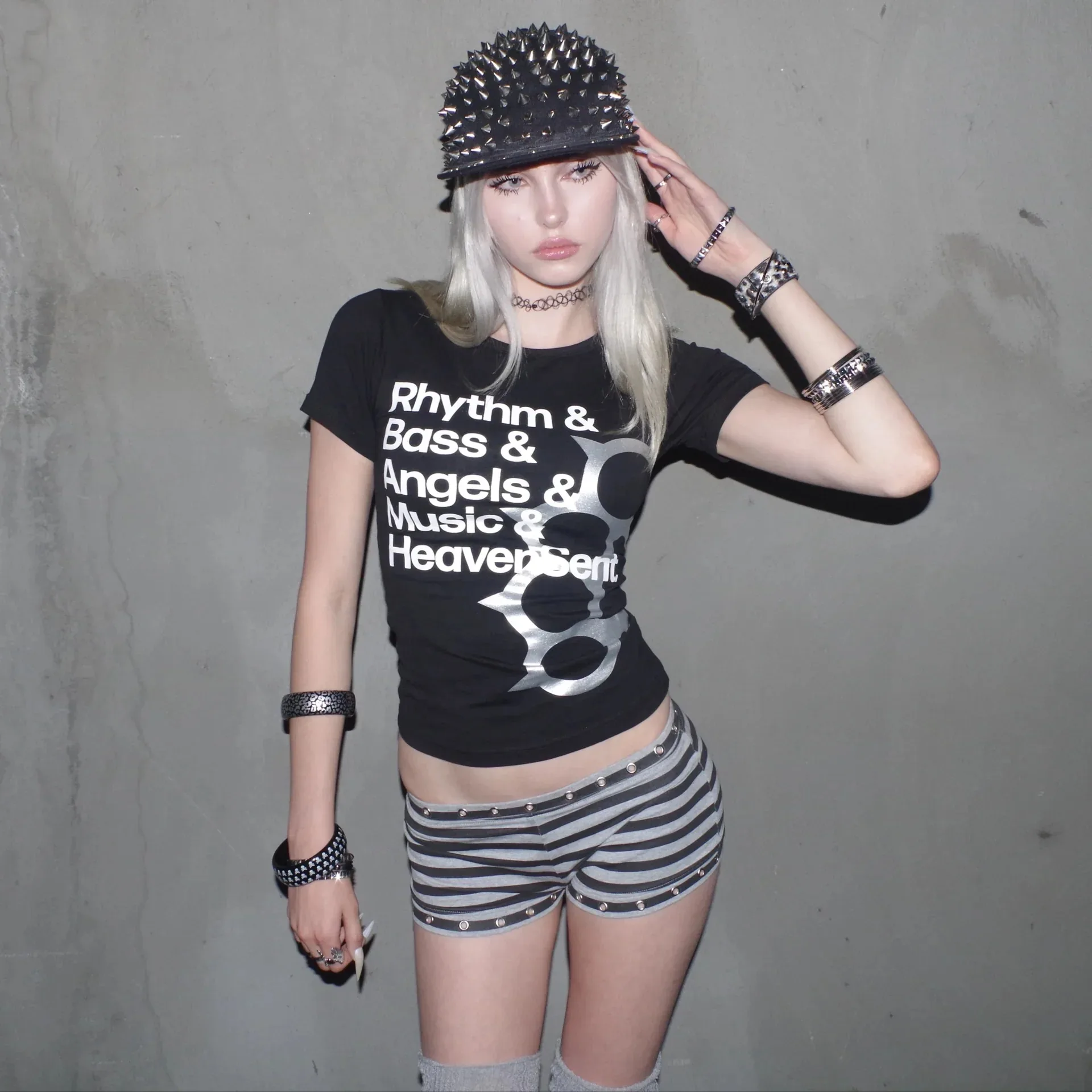 Y2K shorts with rivet design hip-hop cut shorts street wear punk hot pants unique retro pants emo Hot girl Grunge fashionable