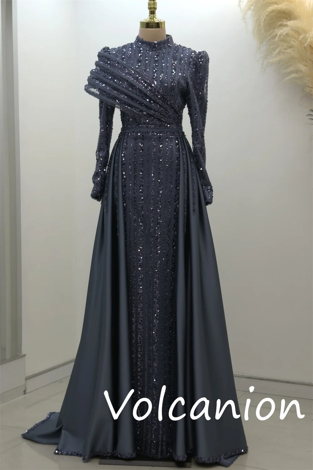 Abiti lunghi personalizzati con colletto a trapezio con pieghe in paillettes Charmeuse di alta qualità Occasioni su misura Sparkle