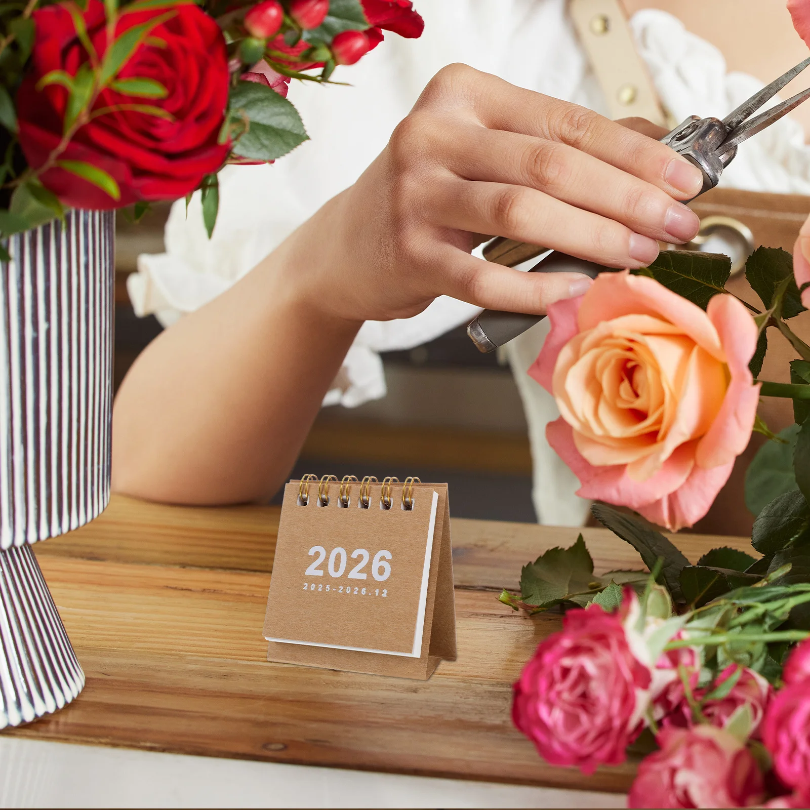 Mini-bureau 2026 Klein desktop-afscheurkussen voor dagelijkse planning, minimalistisch kantoor thuis school taak tracker decor, draagbaar blok