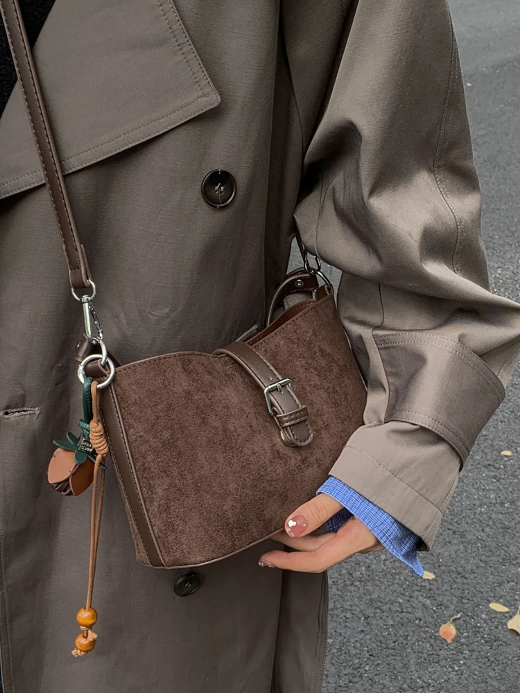 

Retro Commuter Handbag Fashionable Shoulder Crossbody Bag Flocking Design Women's Bag for Work Commute Autumn Winter Versatile