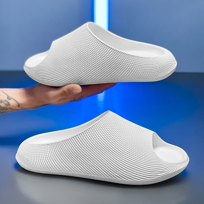 

2026 Summer New Couple Style Slides Lightweight Anti‑Slip Wear‑Resistant Indoor Outdoor Casual Beach Sandals