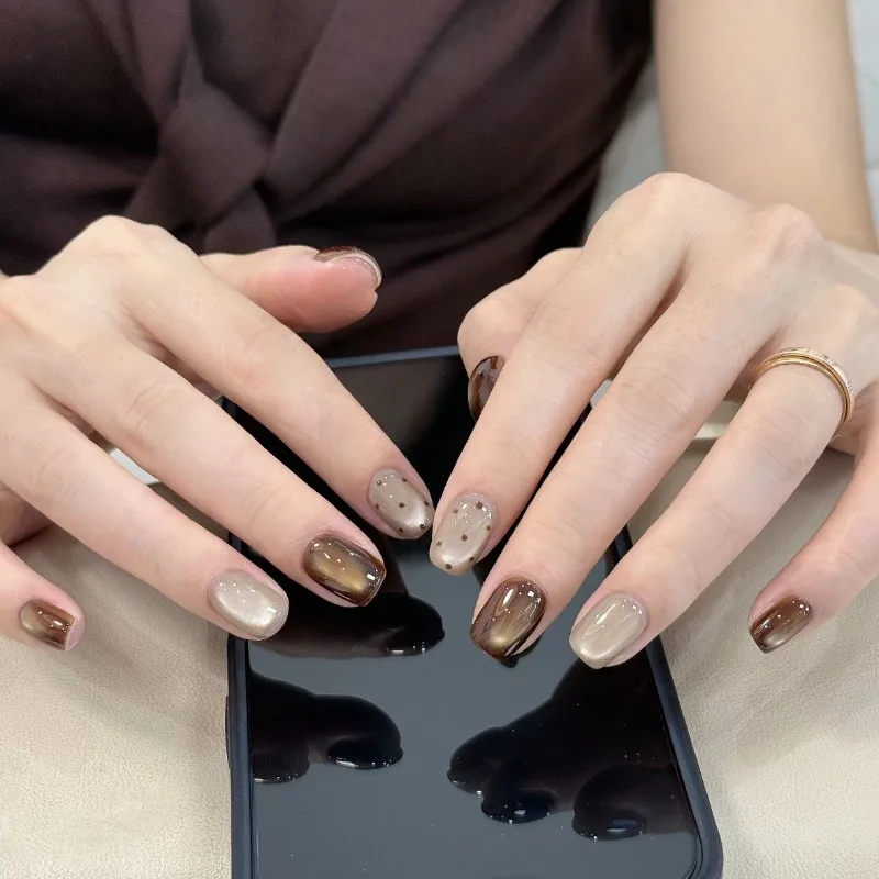 

30Pcs False Nails Autumn Brown Glass Bead Cat-Eye Melange Short Style Press-On Nails—Perfect As A Gift for Girls and Friends