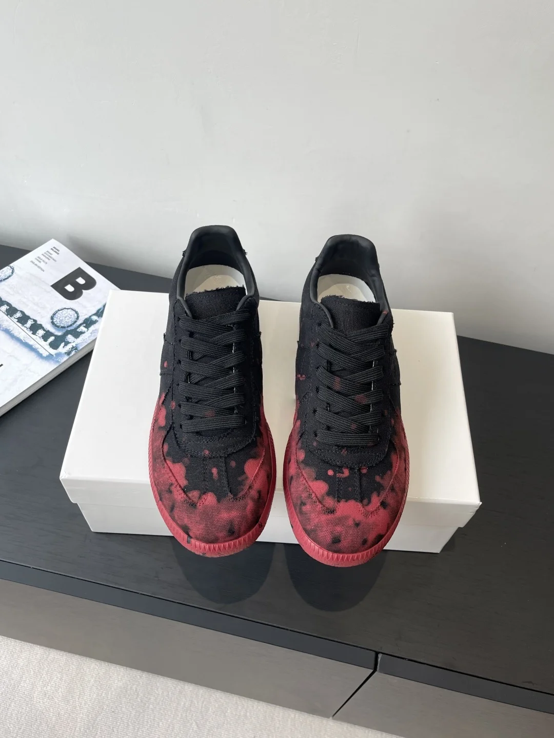 

Роскошные минималистичные кроссовки серии M: дышащая многоцветная палитра для пар Cloud Comfort Craft | Невероятный подарок