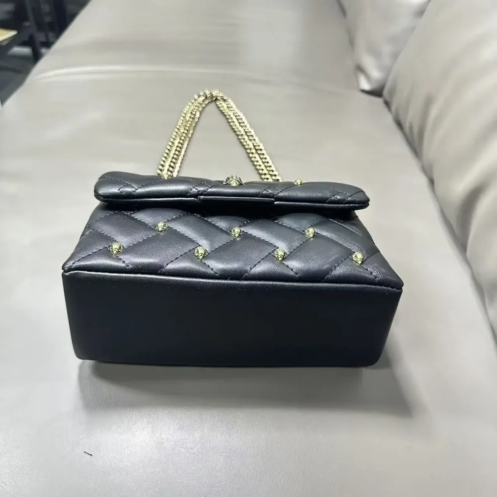 

Сумка-цепочка в стиле Y2K с вышивкой ромбов и стразами, на одно плечо, через плечо, на цепочке, подмышечная