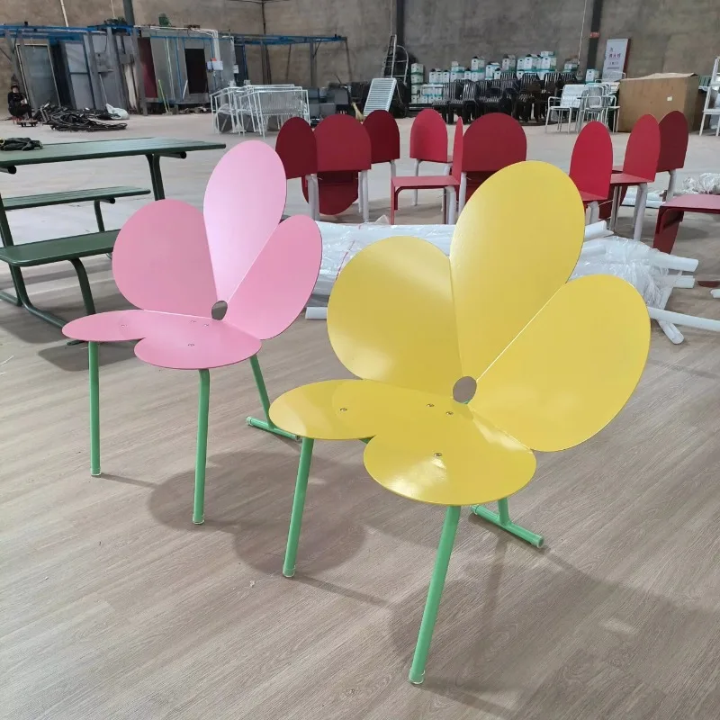 Multi-colored outdoor terrace tables and chairs, petal-shaped sunset lounge chairs, suitable for park balcony cafe