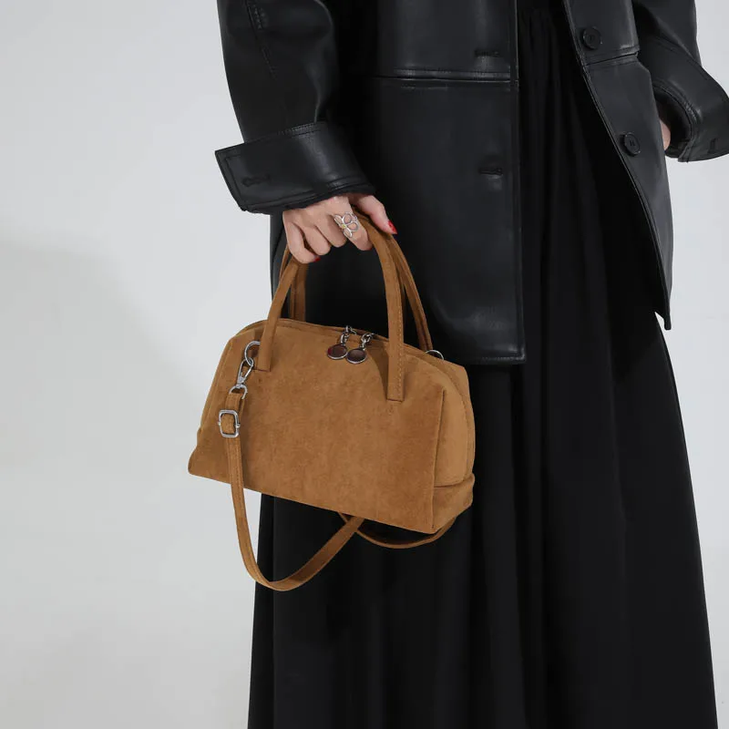 Leftside المرأة حقيبة كتف صغيرة 2025 شتاء الاتجاه الجديد وسادة حقائب كروسبودي العلامة التجارية الفاخرة مصمم الاتجاه حقائب اليد والمحافظ #4