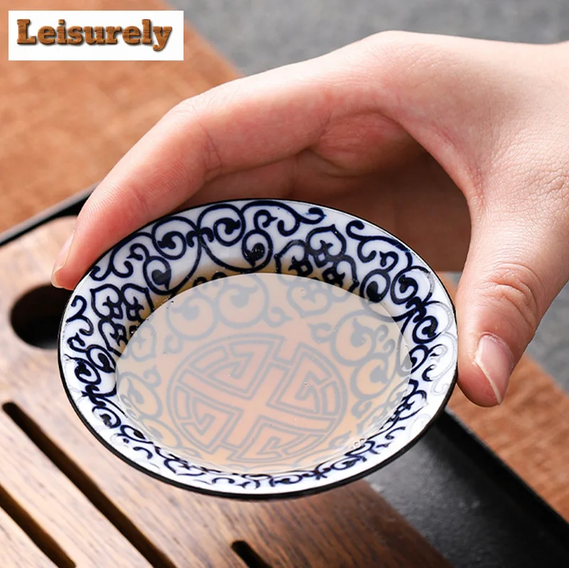 1 Pcs Chinese Blue and White Porcelain Teacup Exquisite Hand-painted Bird Bamboo Hat Tea Bowl Master Meditation Cup Tea Set 55ml