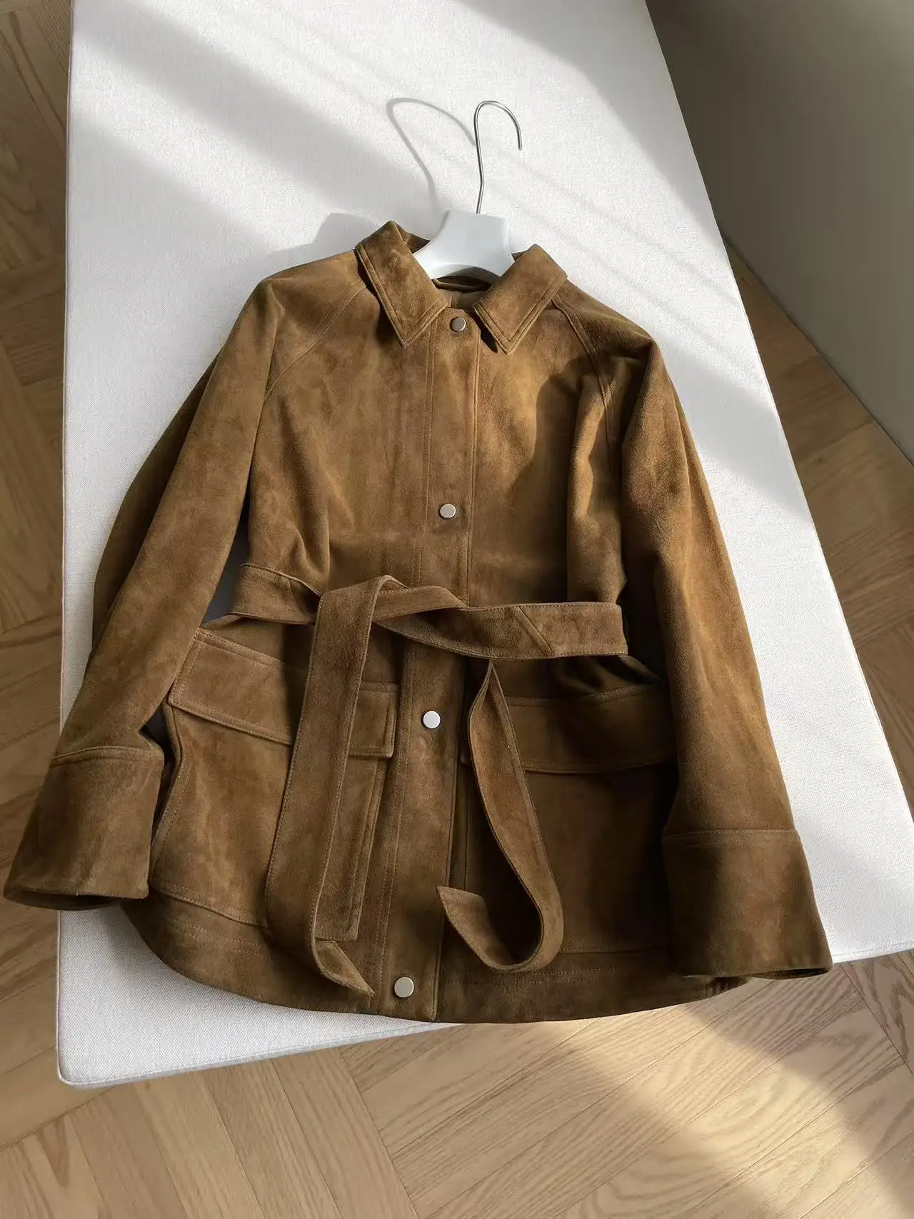 แจ็คเก็ตหนังอเนกประสงค์ ดีไซน์เรียบหรู สไตล์วินเทจ ทำจากหนังแกะแท้ ให้ความอบอุ่น เหมาะสำหรับฤดูใบไม้ร่วง/ฤดูหนาว