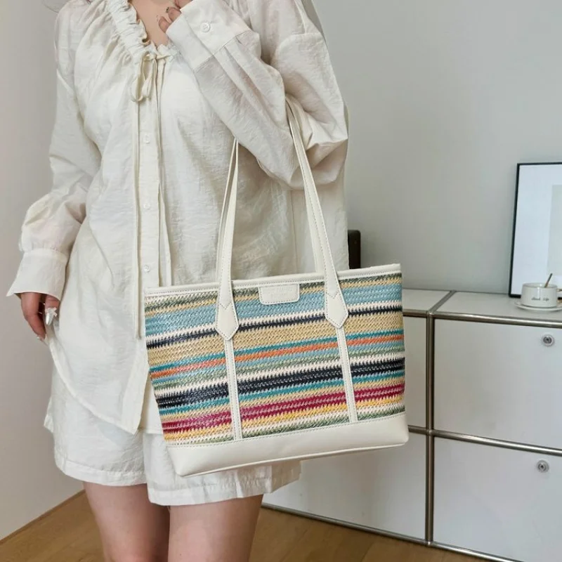 

Высококачественная женская большая сумка из кожи с сетчатым принтом, модный пригородный дизайн и знаменитый шикарный вид ​