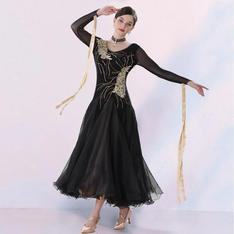 Abito da ballo moderno Nuovo abito da ballo standard nazionale Grande altalena Decalcomania per costume da ballo di fascia alta intarsiata con