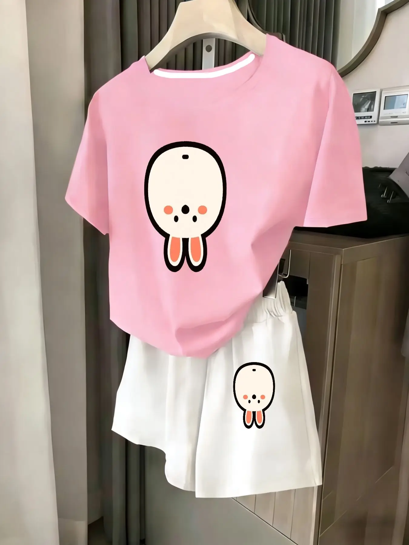 

Женский комплект из 2 предметов, летний комплект для пляжного отдыха, повседневная футболка с круглым вырезом и короткими рукавами, шорты с эластичной резинкой на талии, удобный костюм