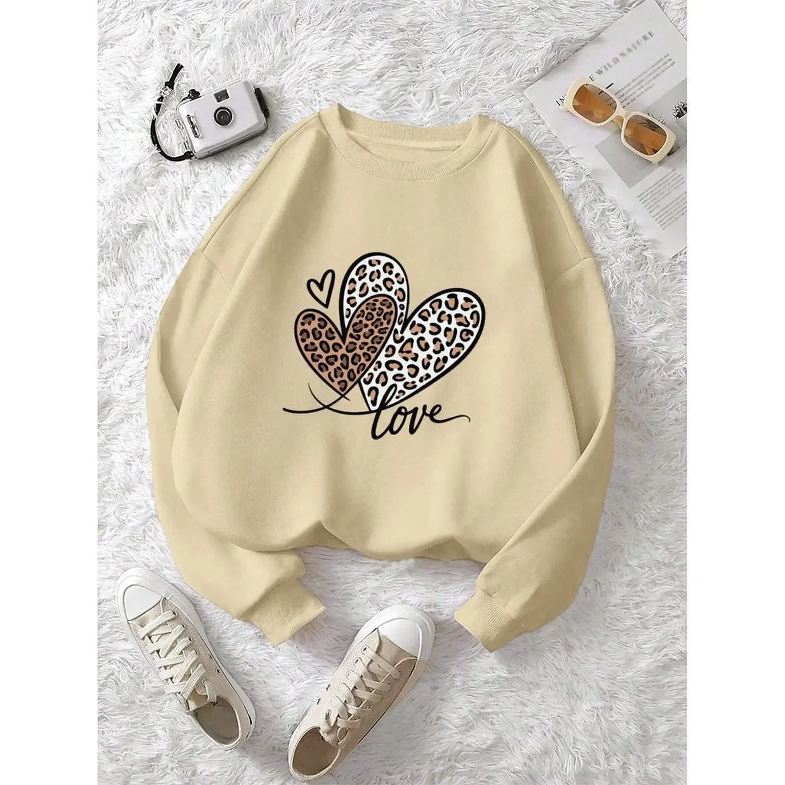 المرأة س الرقبة طويلة الأكمام المخملية عادية مثيرة للاهتمام على شكل قلب ليوبارد البلوز الشتاء مريحة فضفاضة عادية مطبوعة القمم