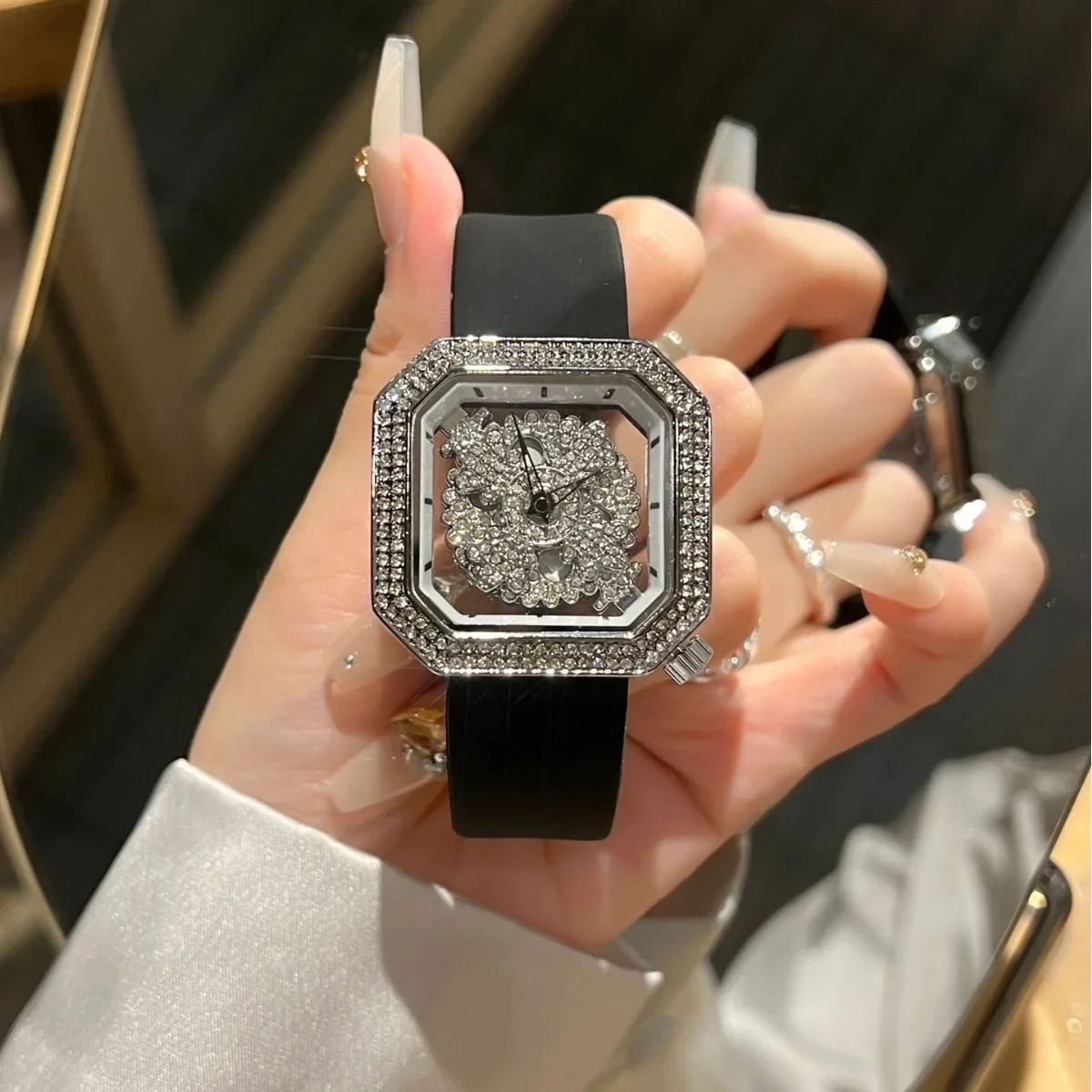 Full Diamond Unique Quare Rotatable Dial Design Bracelet Gold Watch Women Quartz Luxury Watches Ladies Clock AAA Watch Reloj
