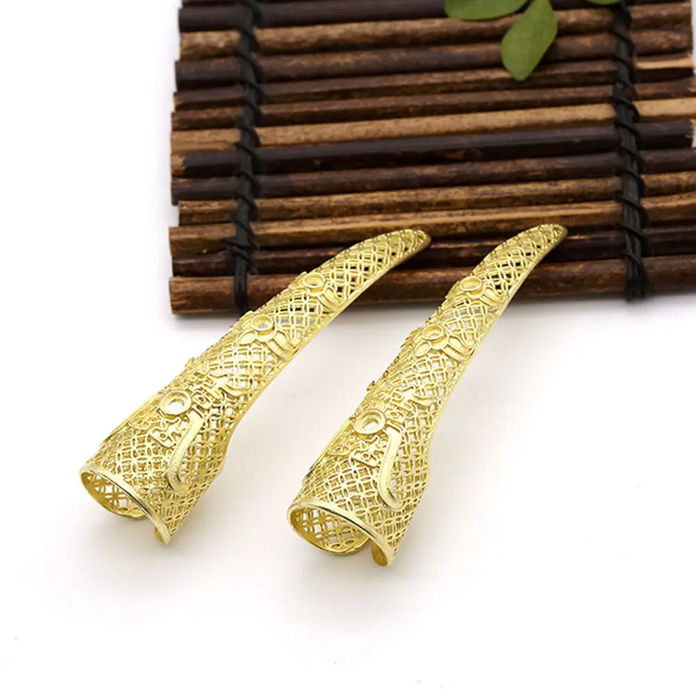

2Pcs Royal Style Finger Cover Long Golden Hollowed Fingertip Covers Delicate Nail Decorating Supply Performance Cosplay