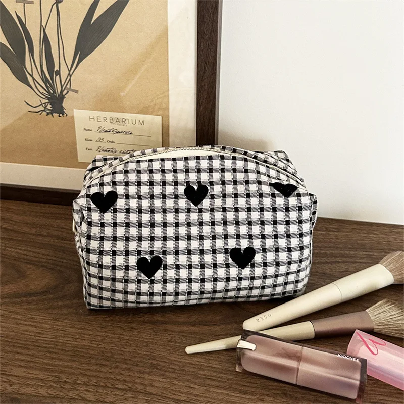Ins Style Black White Checkered Heart Makeup Bag, Large Capacity Fabric Storage Pouch for Women, Portable Travel Toiletry Bag
