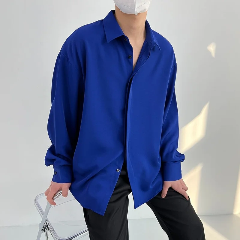 Nieuw Binnen Klein Blauw Shirt Heren Lange Mouw Verborgen Knoop Revers Zomer Dun Casual Losse Effen Kleur Ijs Zijde Shirt Mannen