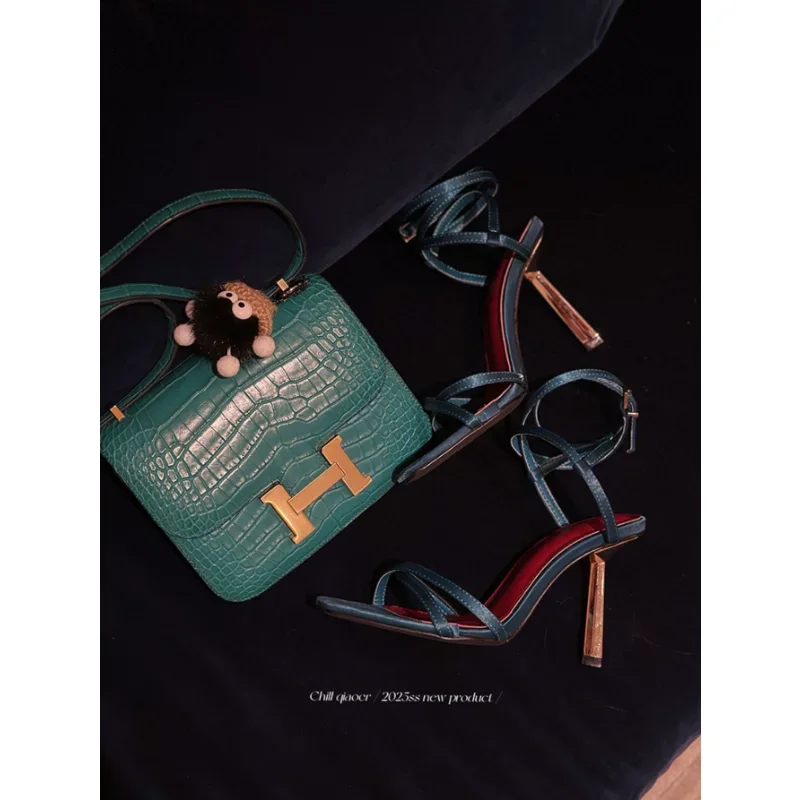 صنادل نسائية بمزاج كعب رفيع مفتوح من الأمام مثير للكاحل بحزام متقاطع وكعب عالٍ فرنسي ناعم من الأسفل يحجب الأحذية النسائية #1