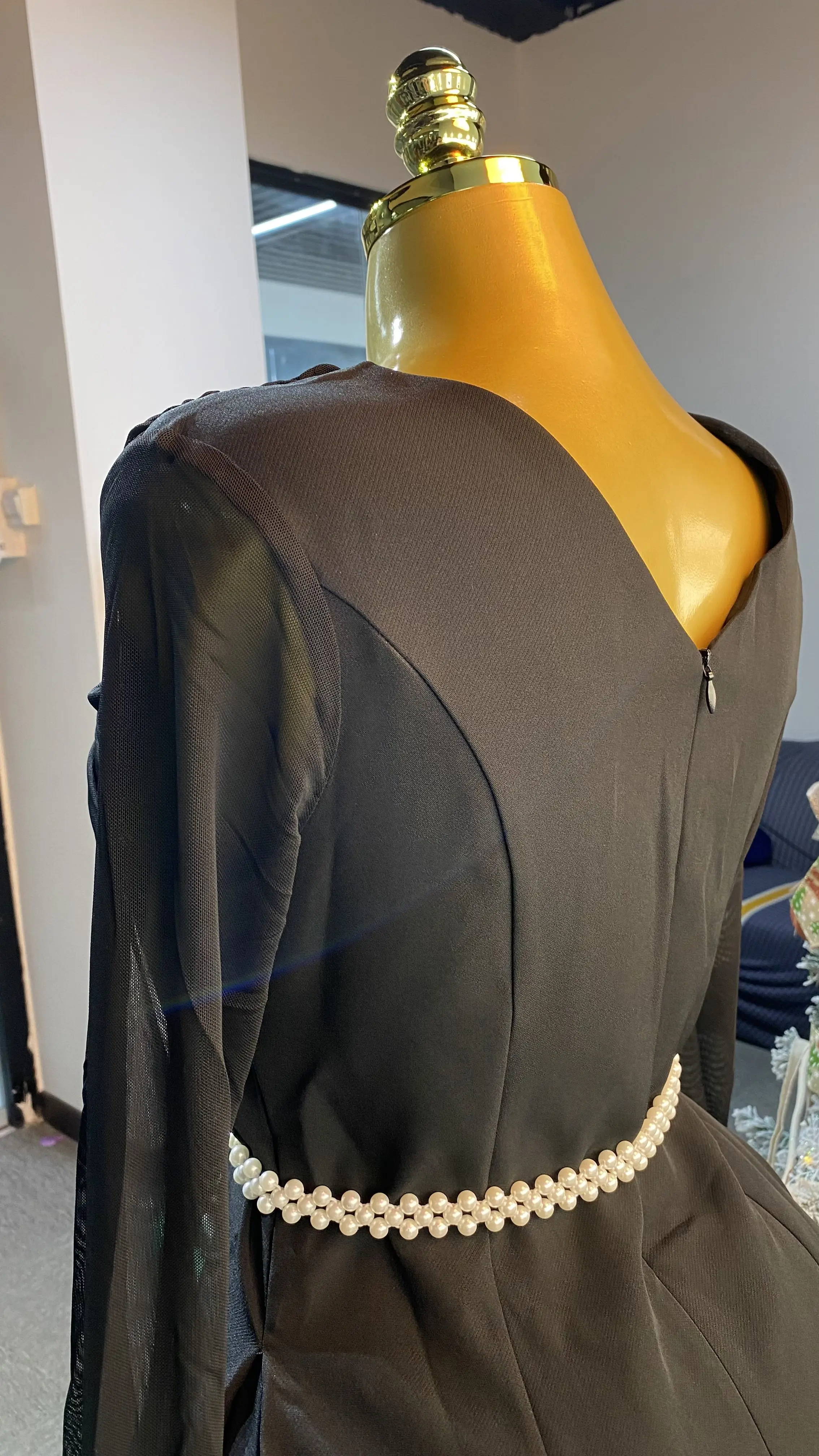 فستان بناتي لخريف وشتاء 2025 جديد ملتوي بأكمام طويلة ومرقعة وجيب للخصر-GZXX372