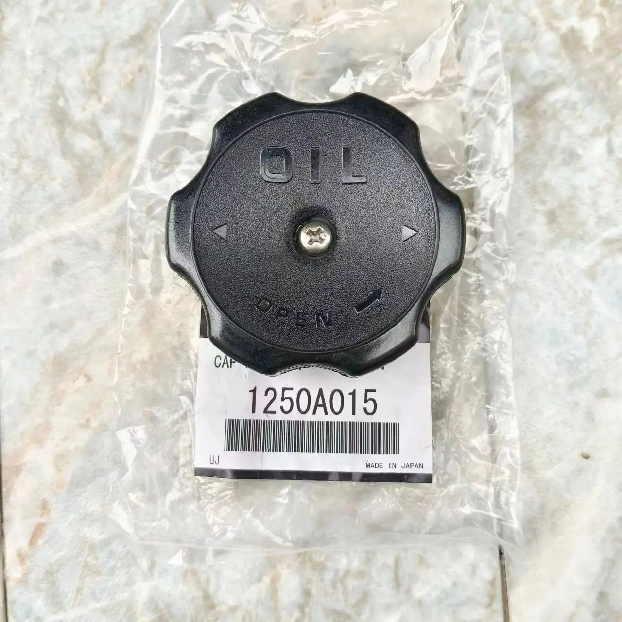 Car Engine Oil Filler Cap For Mitsubishi Montero Paiero Sport Outlander Nativa Lancer Triton Shogun L200 L400 MD132260 1250A015
