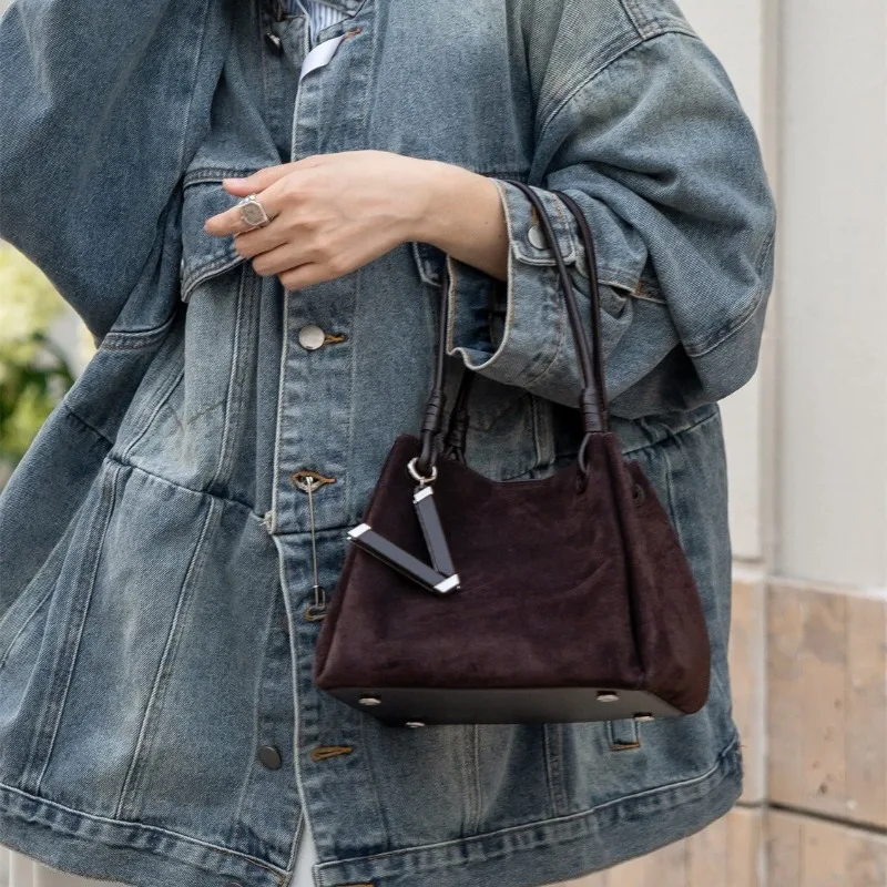 

Теплая кожаная сумка через плечо для холодного сезона, премиум-класса, в парижском стиле, модный винтажный дизайн, повседневная сумка-тоут, уютная модная женская сумка на осень