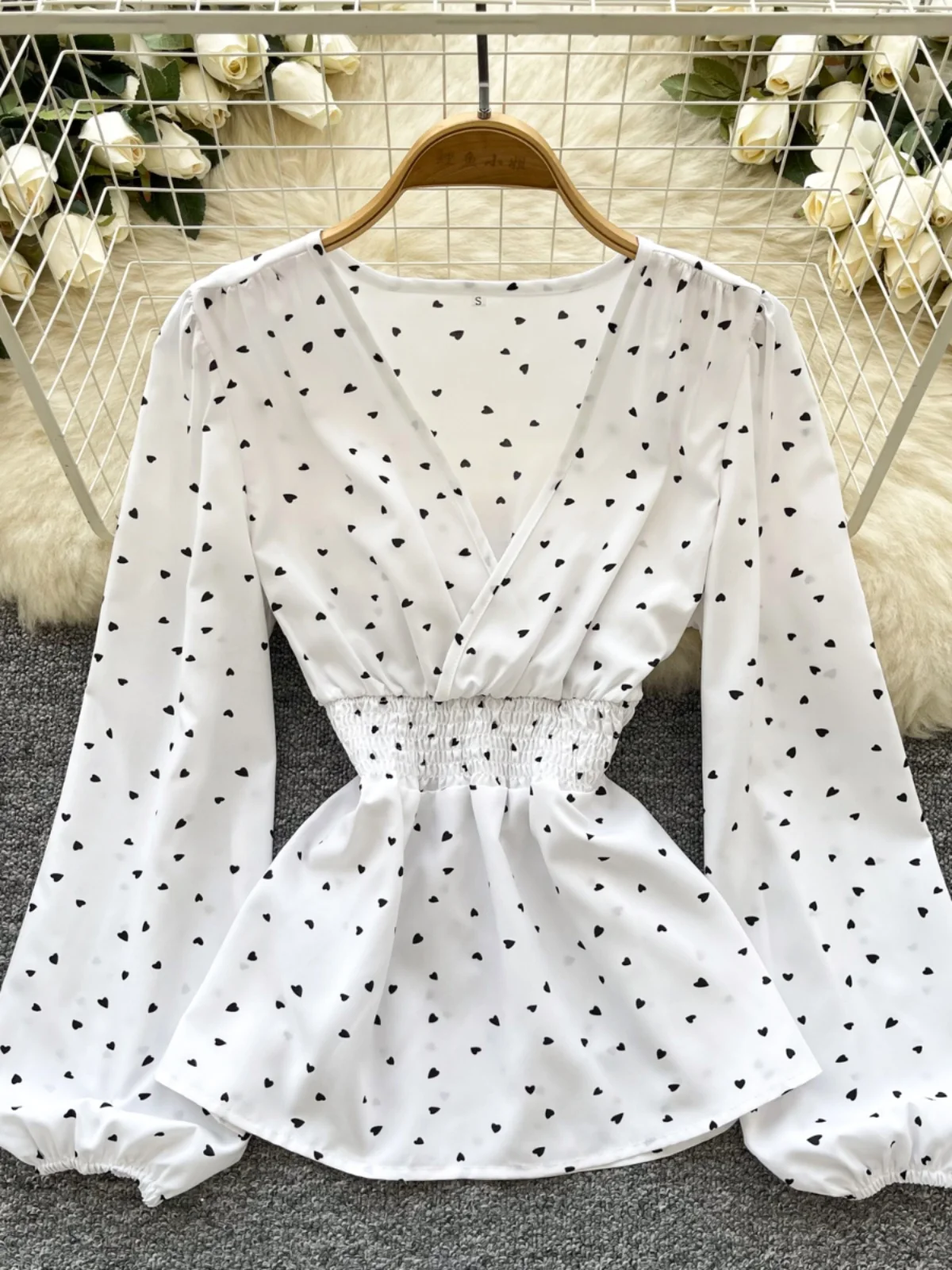 

French Vintage 2025 Women's White Print Elegant V-neck Lantern Sleeves Pleated Tops Red High Waist Short Shirt Spring Autumn New