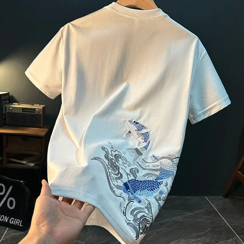 

Роскошная мужская футболка европейского модного бренда 2025 года с коротким рукавом и сложной вышивкой карпа, новая футболка с круглым вырезом и короткими рукавами