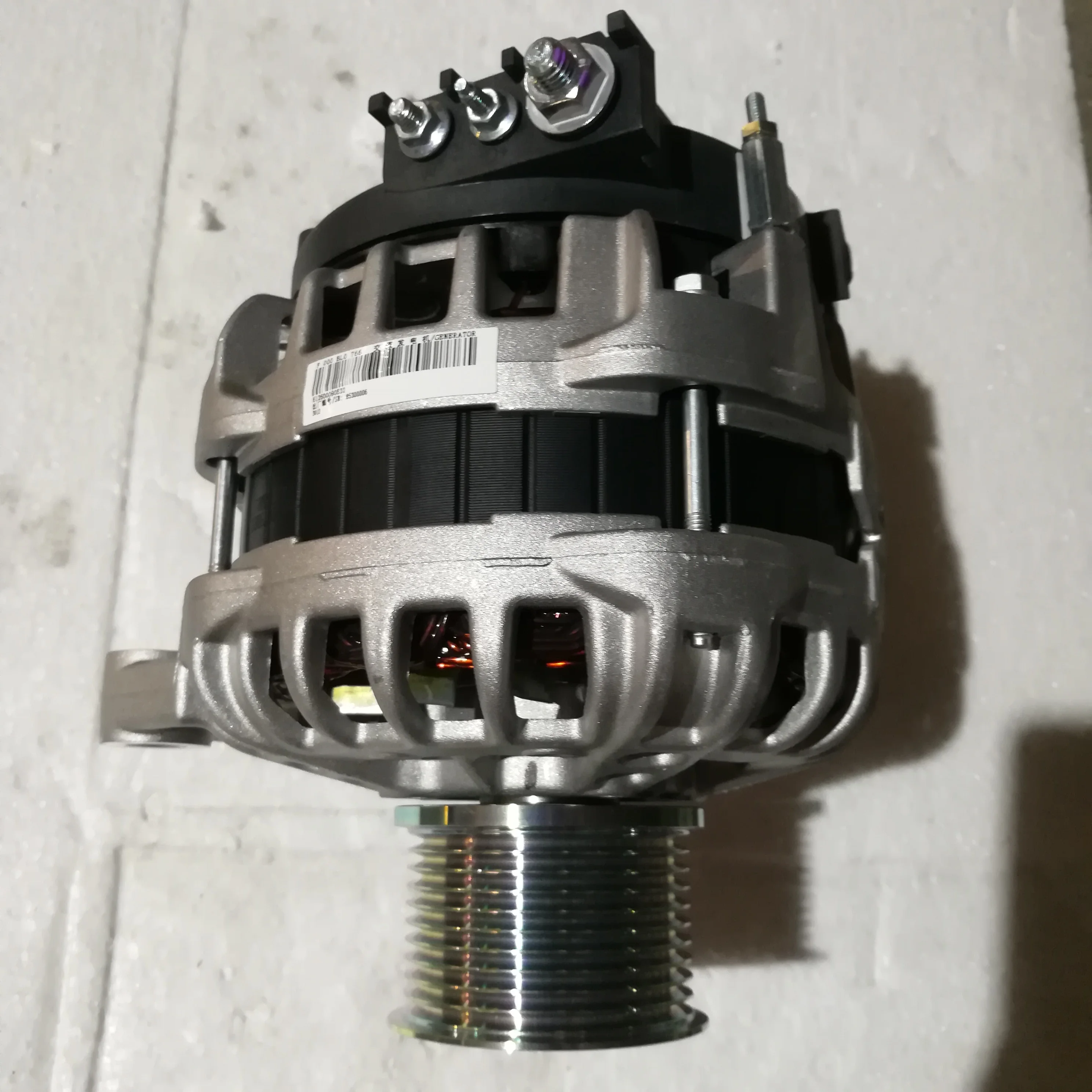 مولد قطع غيار المحرك الأصلي 612600090832 دينامو WP-FDJ 612600090832