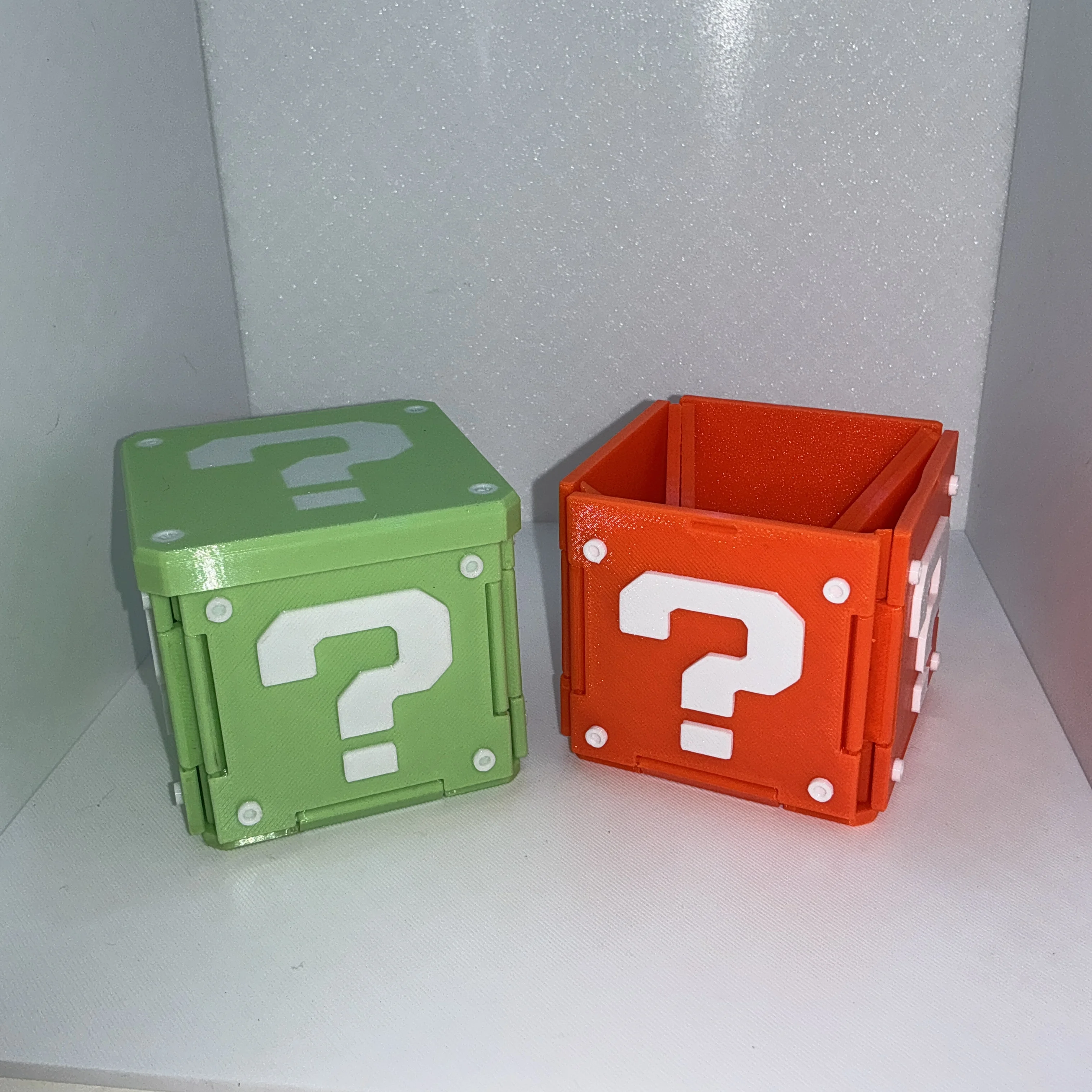 

3D Printed Game-Themed Dice Tray & Storage Box - Durable PETG 2-in-1 Roll Holder in Green or Orange for Portable Entertainment
