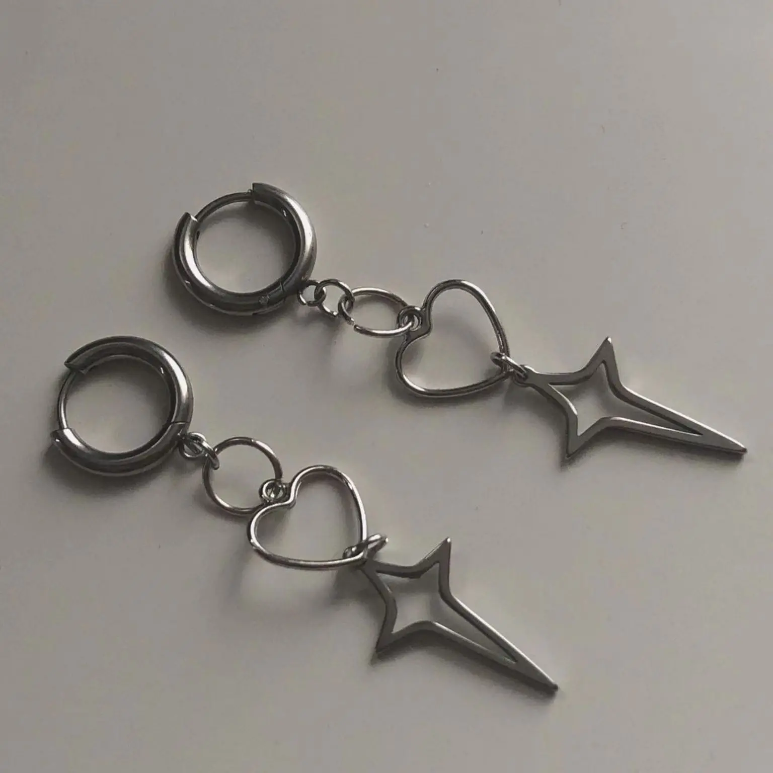 Pendientes de Cruz de estrella Punk para mujer, accesorios de joyería coreanos Y2k, regalo Rock Grim, Color plata, corazón hueco, estrella, ganchos