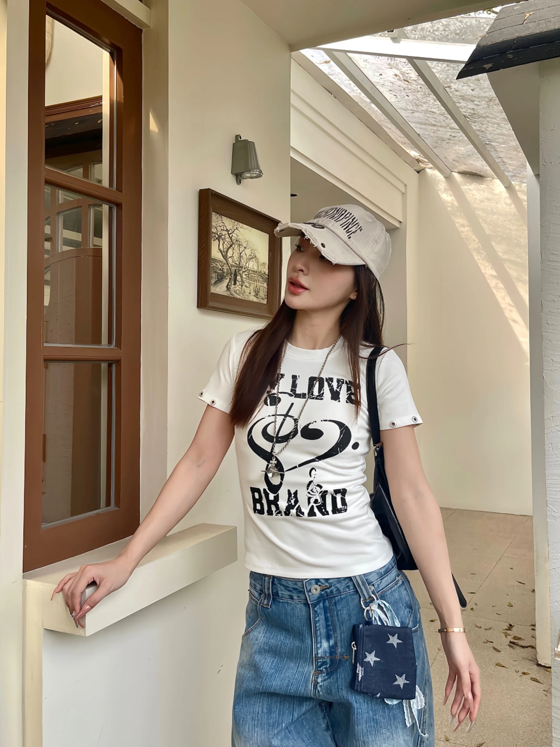 

Белая женская футболка в американском стиле с короткими рукавами, облегающий повседневный хлопковый топ с круглым вырезом и принтом, свободный крой, летняя мода