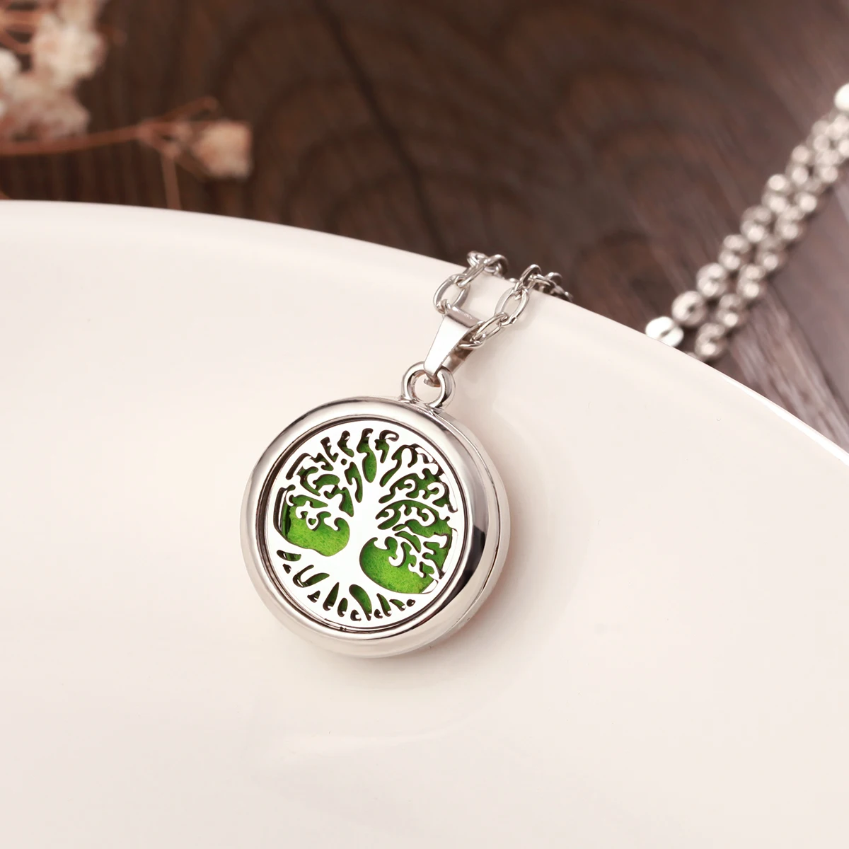 Aromatherapy Diffuser Necklace with 10pcs Pads Flower Tree Cat Paw Wings Perfume Essential Oil Diffuser Pendant Necklace Lockets